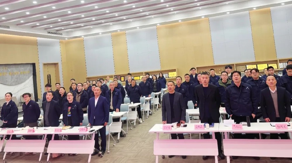 凝聚力量 携手跨越|尊龙凯时人生就是搏装饰2025新年工作会议顺利召开