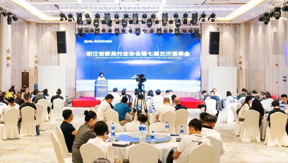 笃行致远|尊龙凯时人生就是搏家具荣获浙江省家具行业协会“先进会员企业”称号